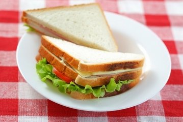 自制三明治,做法簡(jiǎn)單的營(yíng)養(yǎng)早餐,早上你想來(lái)一份嗎 自制三明治,做法簡(jiǎn)單的營(yíng)養(yǎng)早餐,早上你想來(lái)一份嗎