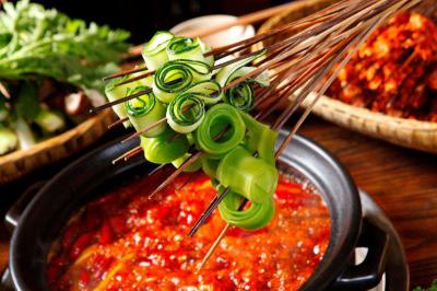 四川串串香技術培訓機構哪里專業(yè)？學員自身反復操作