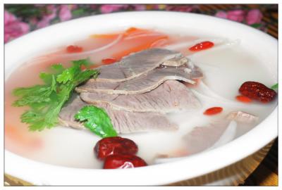 成都羊肉湯技術培訓學校哪里好？鍋底勾兌方法和調(diào)味技巧