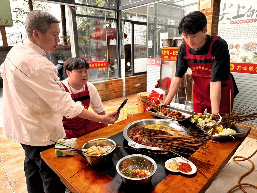 20251208140033585748.jpg 64a7de3cbc67e13997cad9930655e46b.jpg